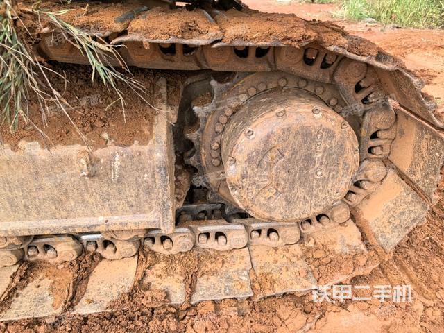 右驅(qū)動輪（行走機構(gòu)）