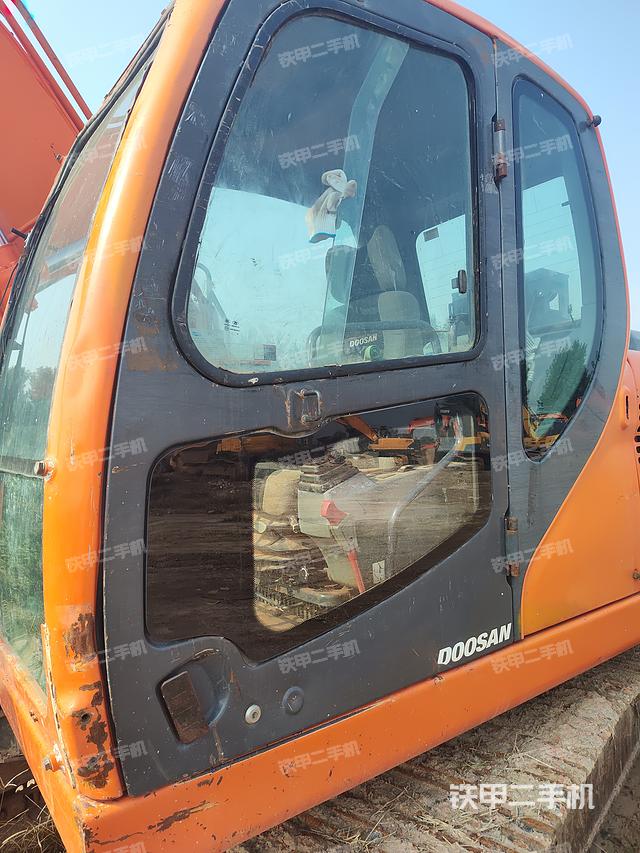 驾驶室整体（整机外观）