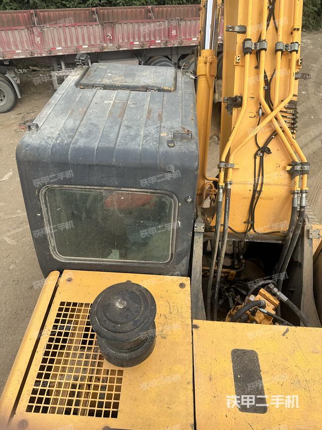 驾驶室顶部（整机外观）