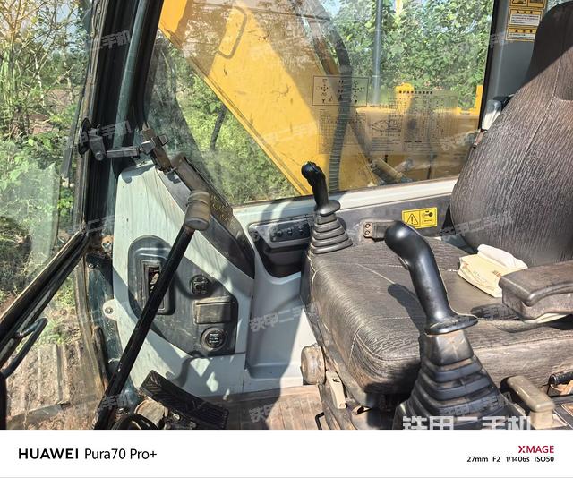 座椅左側(cè)控制臺/音響/含左手柄（駕駛室部分）