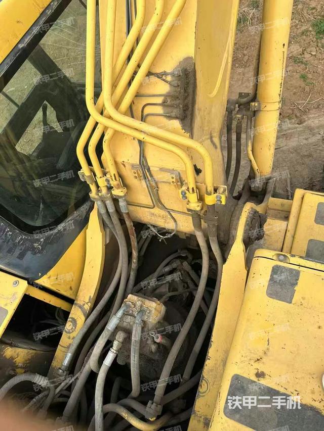 回转马达和主控阀（整机外观）