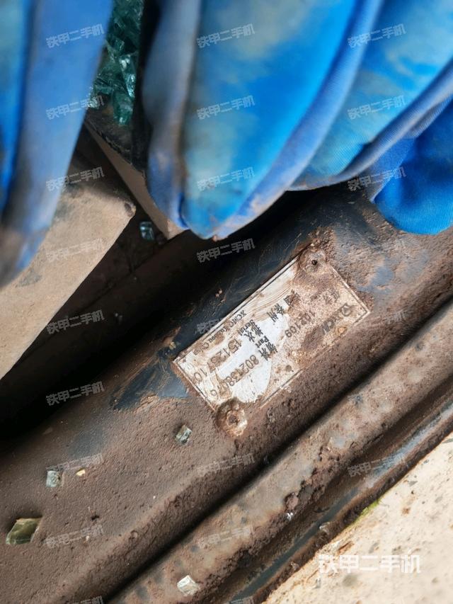 后窗玻璃角標（駕駛室部分）