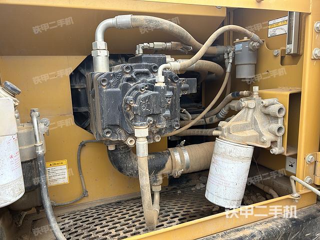 液壓泵艙室正面整體(整機(jī)外觀) 液壓泵艙室正面整體(整機(jī)外觀)