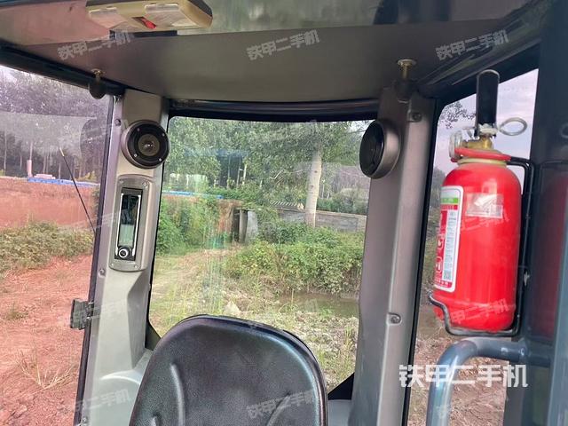 駕駛室頂部（整機(jī)外觀）