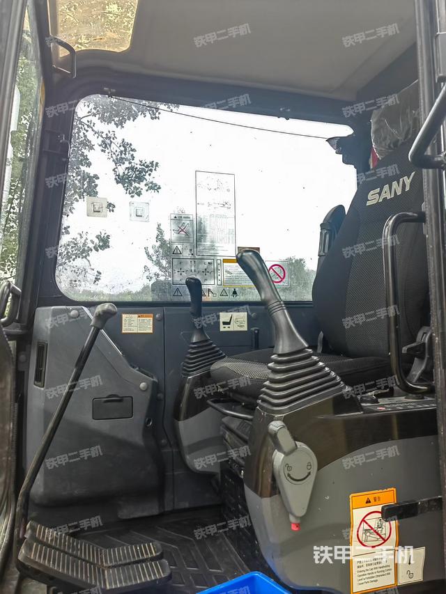 駕駛室整體（整機(jī)外觀）