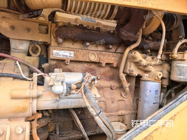 發(fā)動機艙液壓泵全景（壓路機發(fā)動機艙）