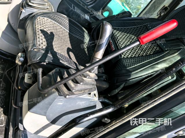 座椅左側控制臺/音響/含左手柄（駕駛室部分）