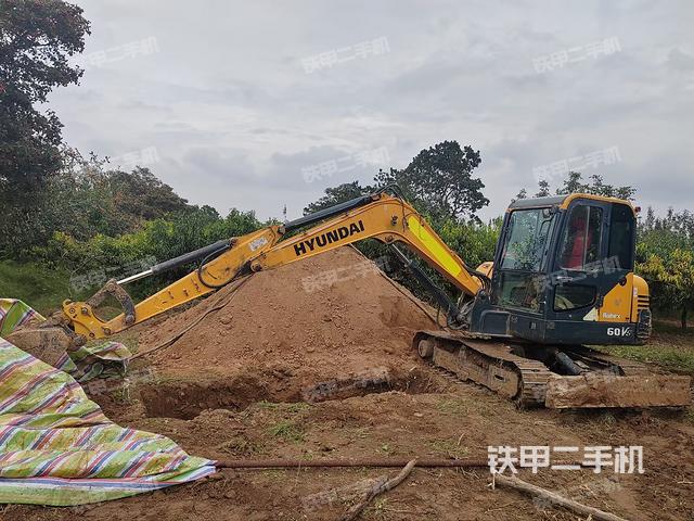現(xiàn)代R 60VS挖掘機