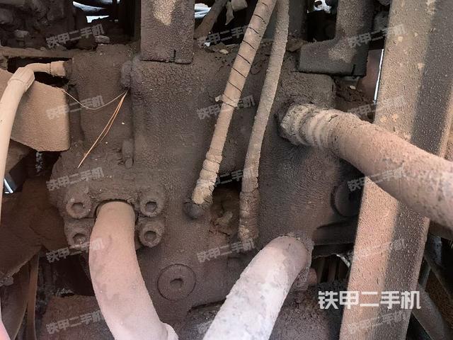 回轉(zhuǎn)馬達(dá)和主控閥（整機(jī)外觀）