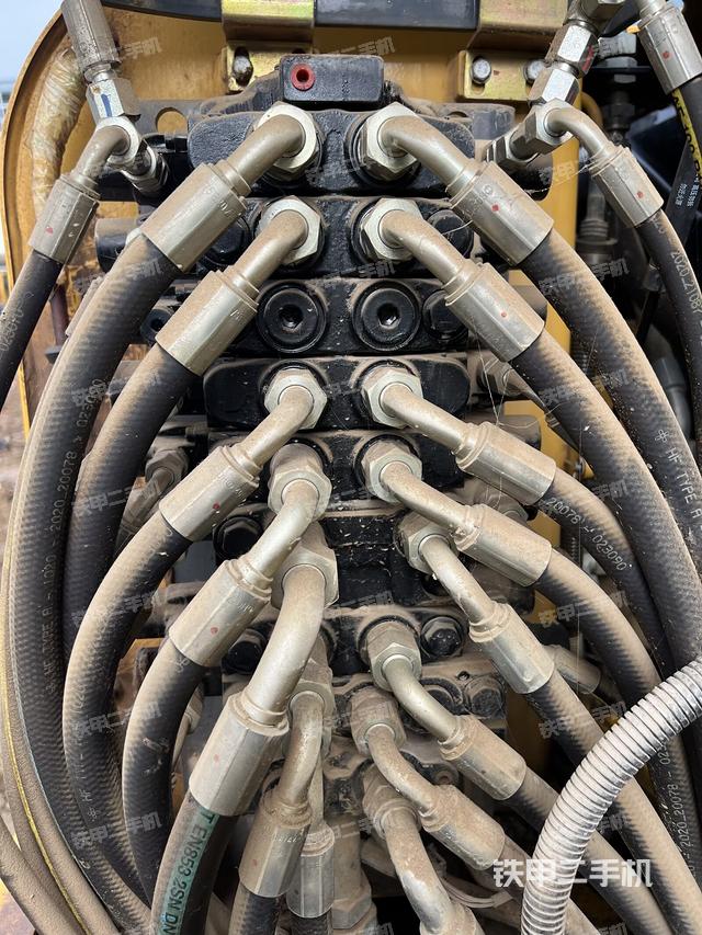 回轉(zhuǎn)馬達和主控閥（整機外觀）