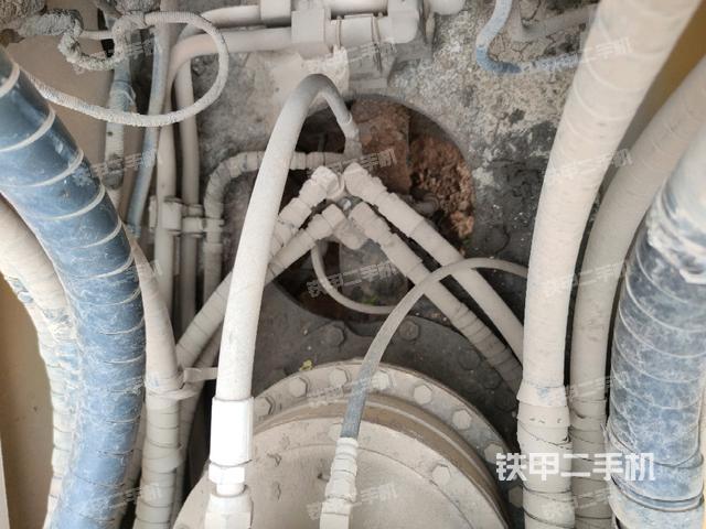 中央回轉(zhuǎn)接頭特寫（上車部件）