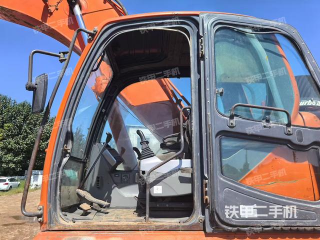 驾驶室整体（整机外观）