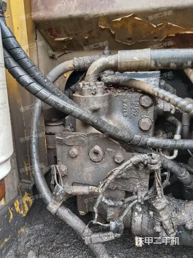 液壓泵艙室正面整體（整機(jī)外觀）