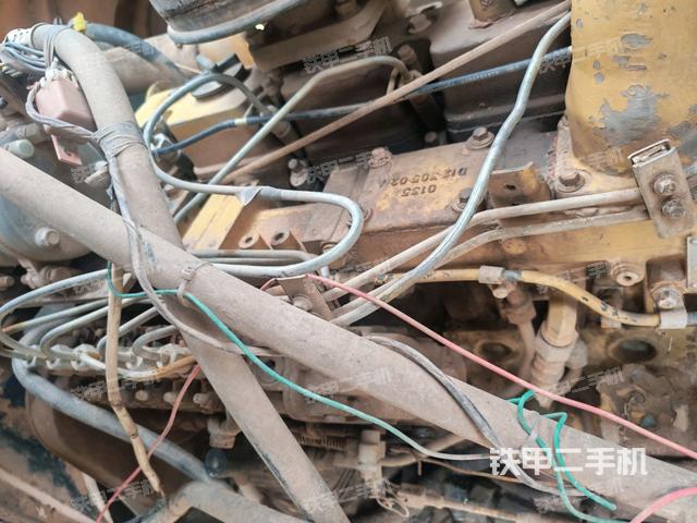 發(fā)動機艙全景（壓路機發(fā)動機艙）