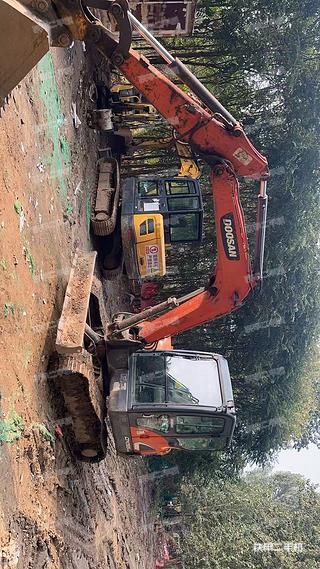 斗山DX55-9C挖掘机实拍图片
