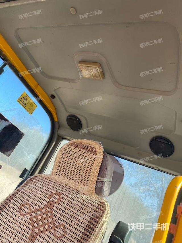 駕駛室頂部（整機外觀）