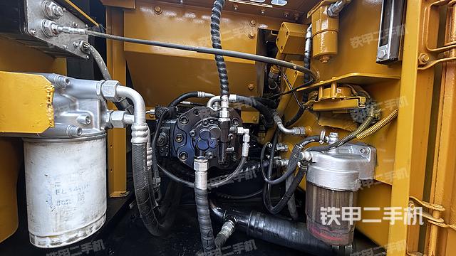 液壓泵艙室正面整體(整機(jī)外觀) 液壓泵艙室正面整體(整機(jī)外觀)