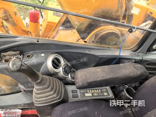 駕駛室左后45度（駕駛室部分）