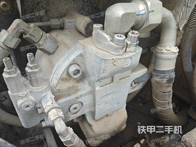 液压泵舱室正面整体(整机外观) 液压泵舱室正面整体(整机外观)