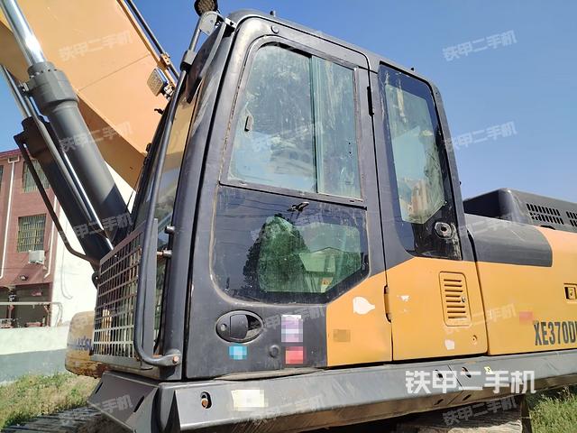 驾驶室整体（整机外观）