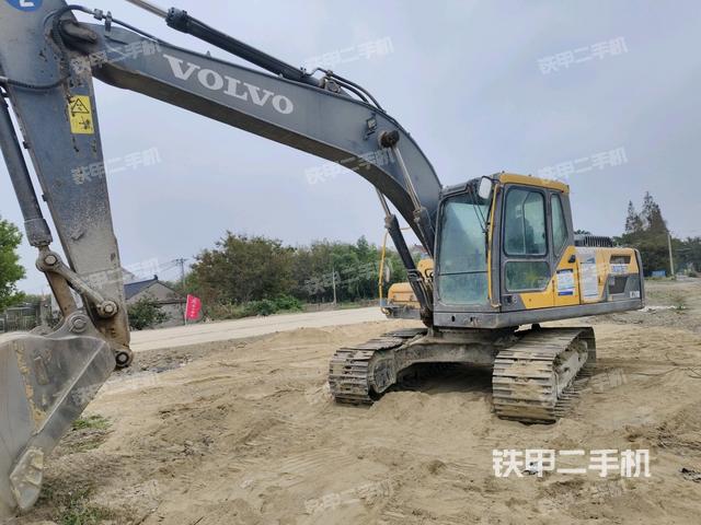 沃爾沃EC210D挖掘機