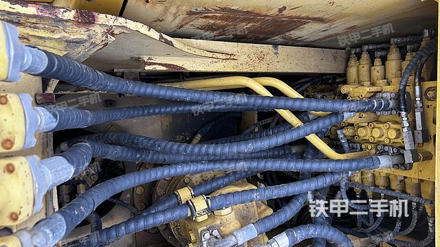 回转马达和主控阀（整机外观）