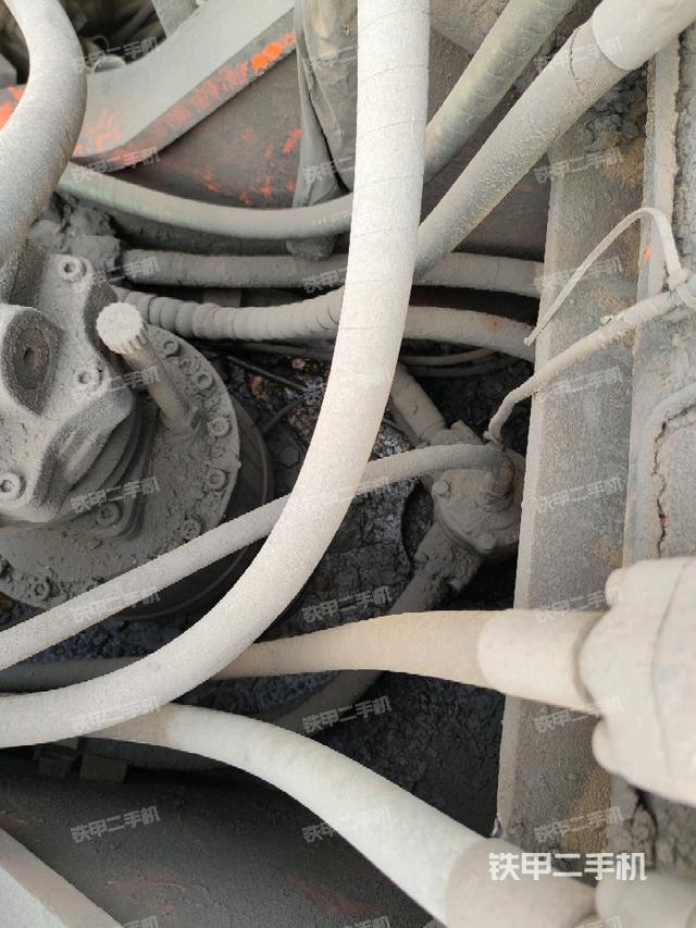 中央回轉接頭特寫（上車部件）