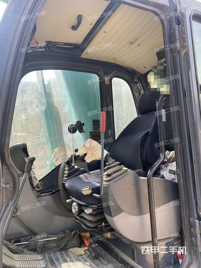 駕駛室整體（整機(jī)外觀）