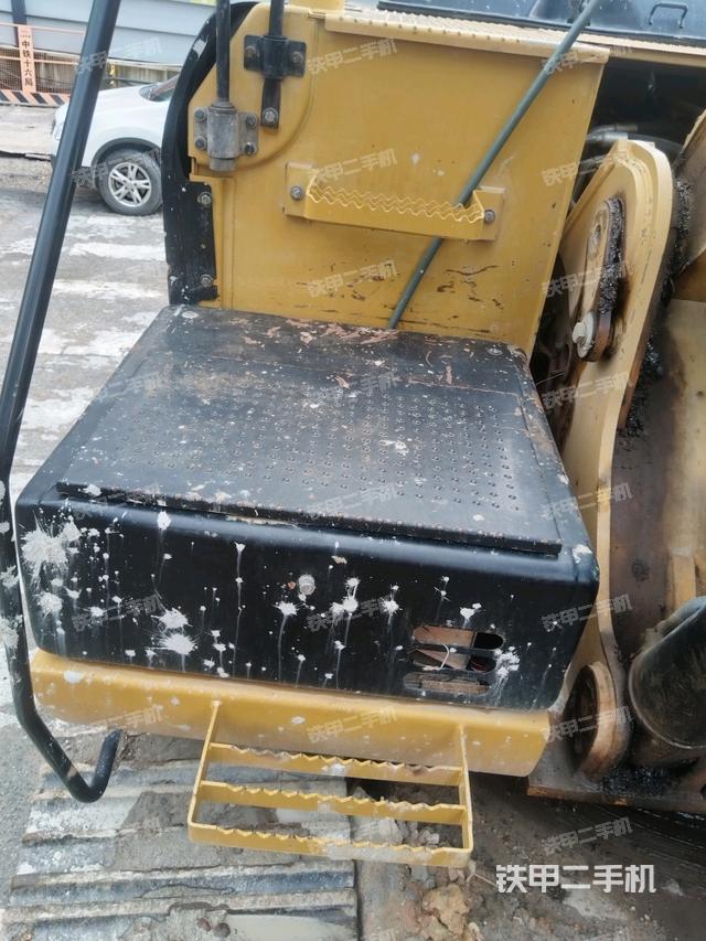 氣門室蓋螺絲特寫（上車部件）