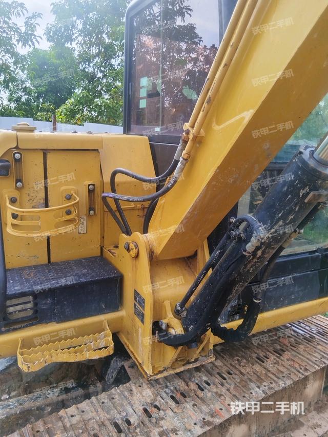 大臂根部?斜（工作和回轉(zhuǎn)裝置）