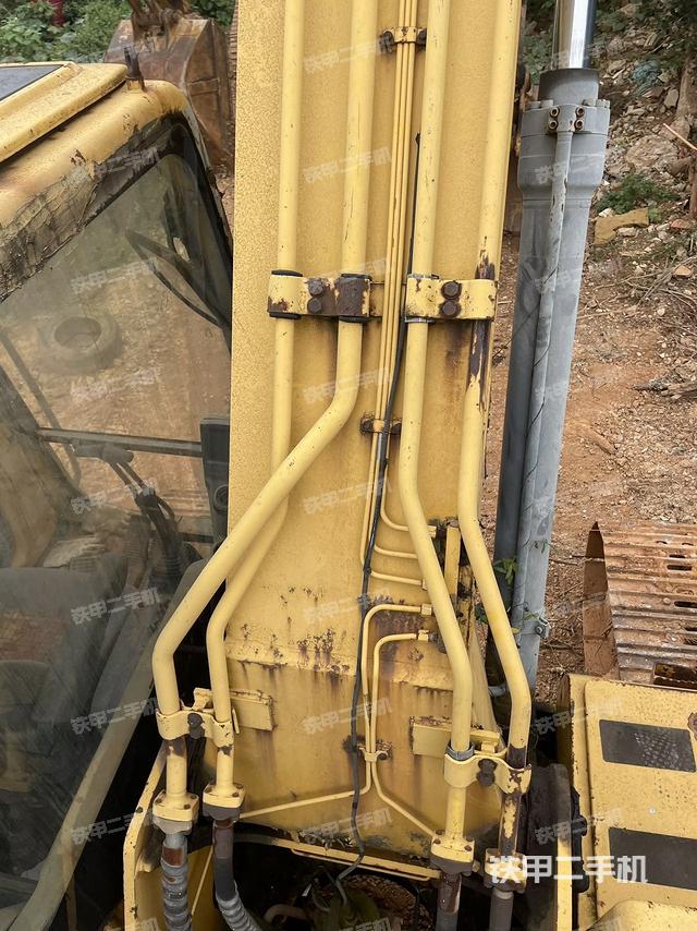 駕駛室頂部（整機外觀）