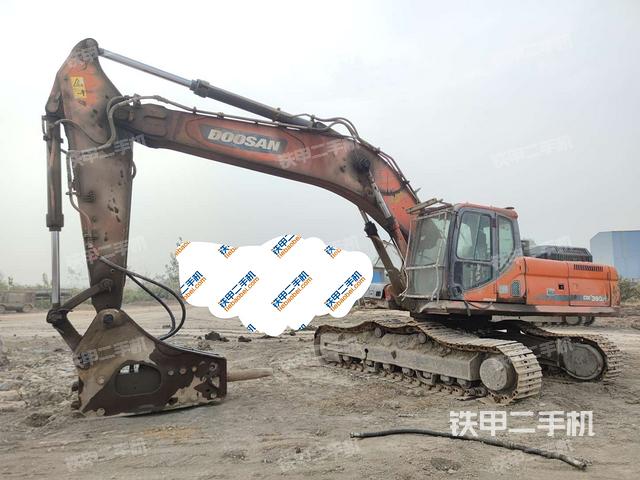 斗山DX380LC挖掘機(jī)
