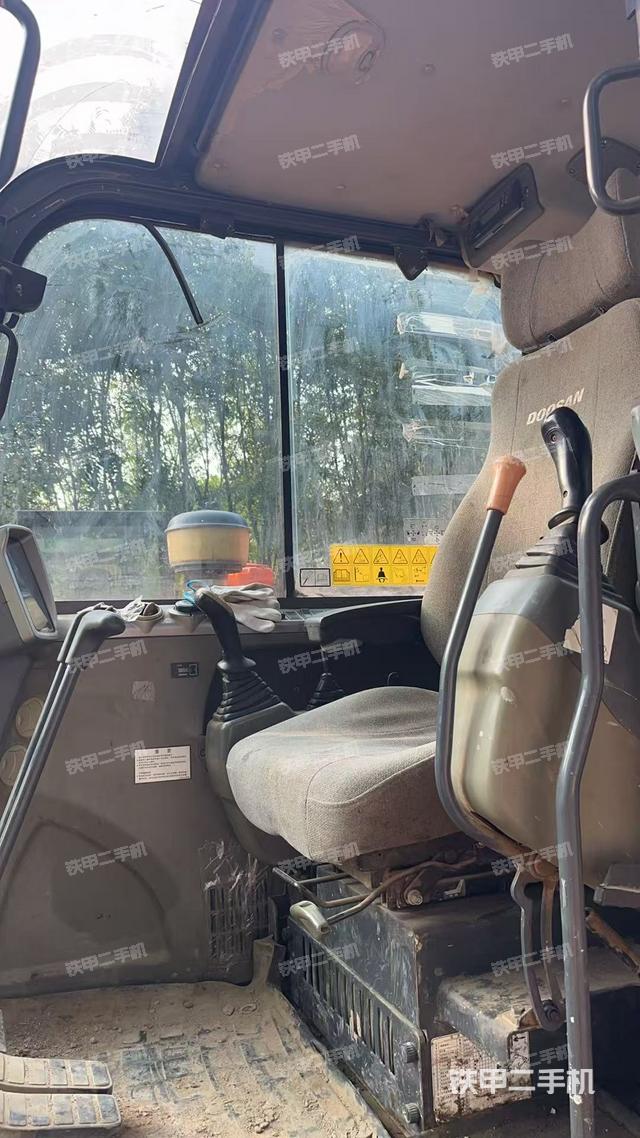 駕駛室整體（整機(jī)外觀）