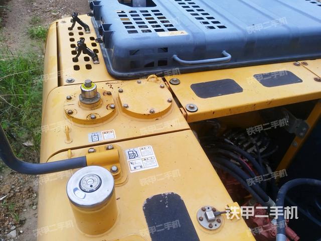 氣門室蓋螺絲特寫（上車部件）