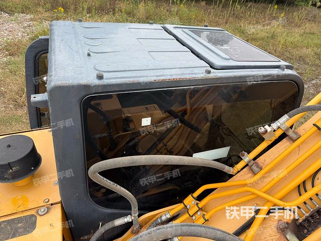 驾驶室顶部（整机外观）