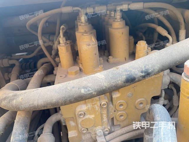 回轉(zhuǎn)馬達和主控閥（整機外觀）