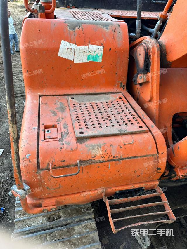 驾驶室顶部（整机外观）