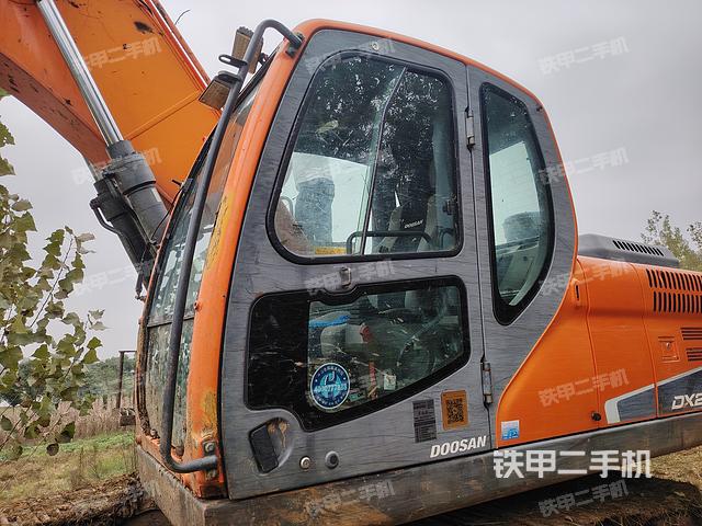 駕駛室整體（整機(jī)外觀）