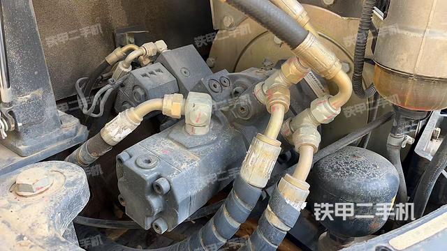 液壓泵艙室正面整體（整機(jī)外觀）