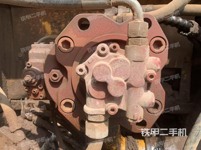 液压泵舱室正面整体(整机外观) 液压泵舱室正面整体(整机外观)