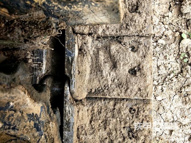 右驅(qū)動(dòng)輪（行走機(jī)構(gòu)）