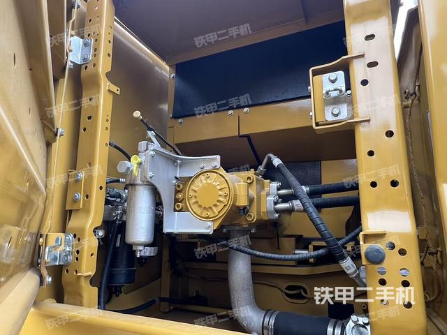 回转马达和主控阀（整机外观）