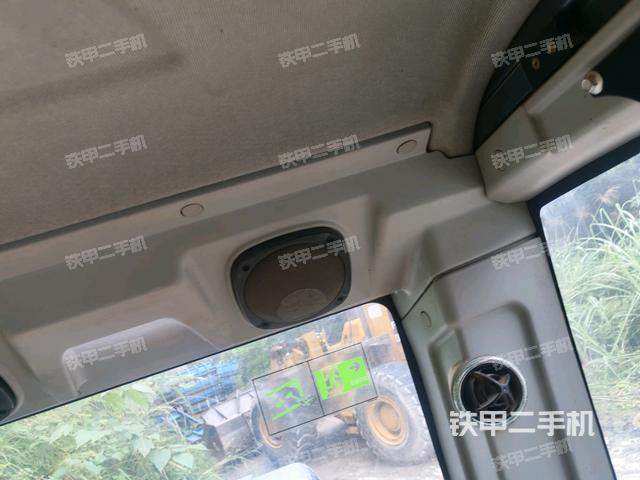 駕駛室左后45度(駕駛室部分) 駕駛室左后45度(駕駛室部分)