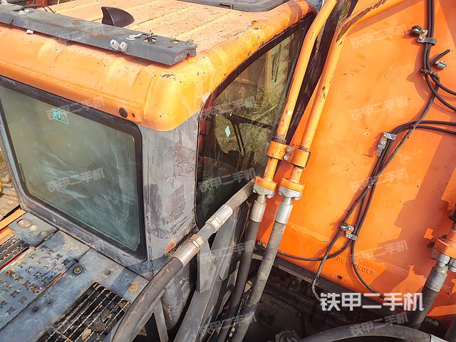 驾驶室顶部（整机外观）