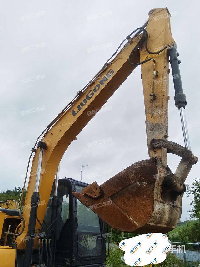 大臂油缸整體?豎拍（工作和回轉(zhuǎn)裝置）