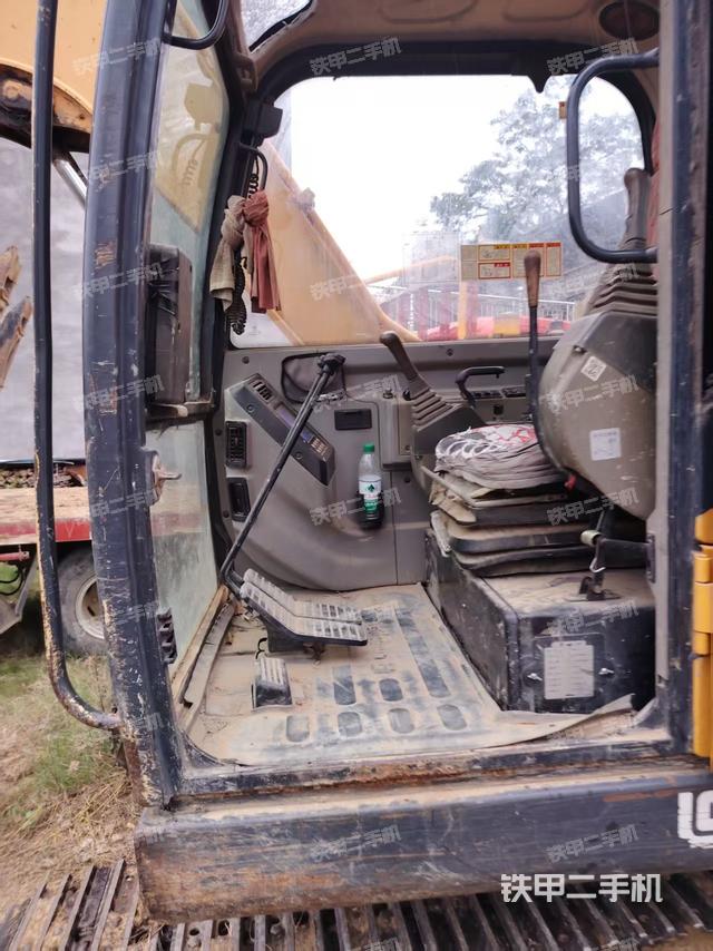 駕駛室整體（整機(jī)外觀）