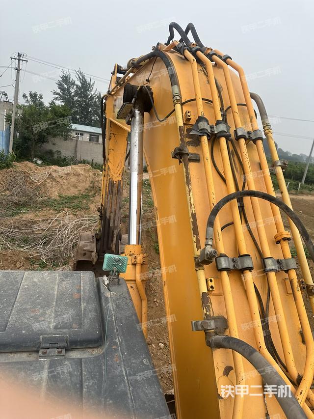 驾驶室顶部（整机外观）