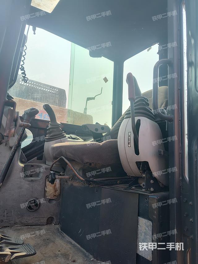 驾驶室整体（整机外观）