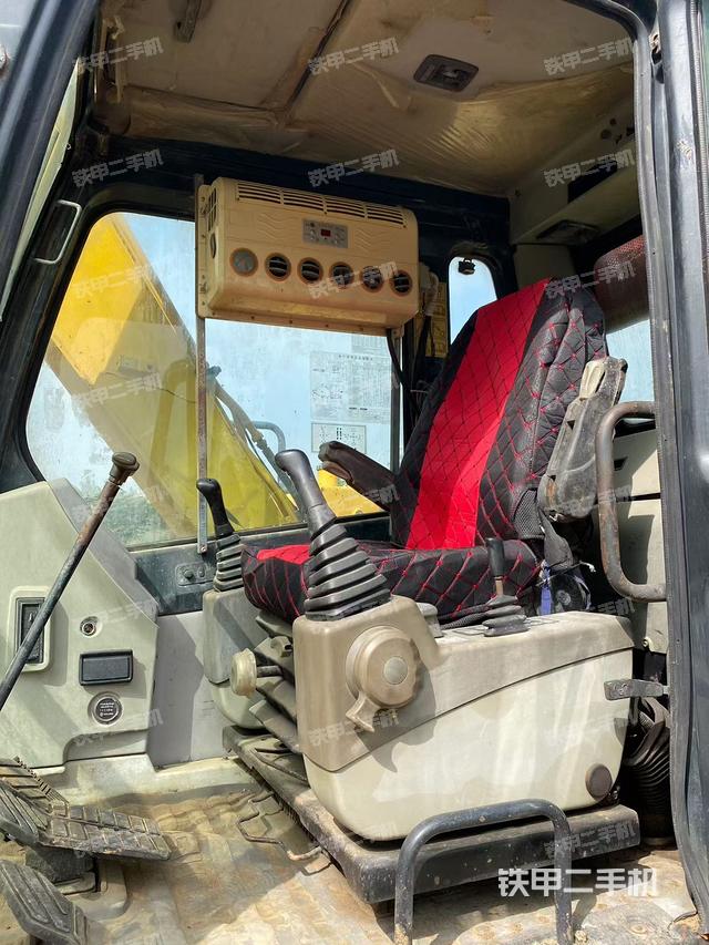 駕駛室整體（整機(jī)外觀）