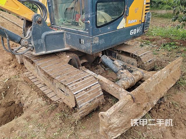 單側(cè)履帶整體（整機(jī)外觀）